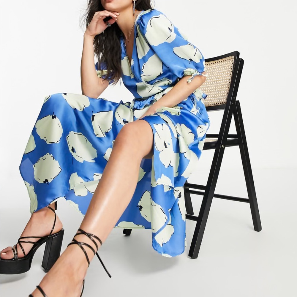 TOPSHOP NWT Satin Wrap Blue Floral Dress
